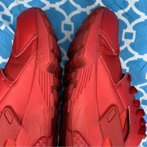 Nike Men’s size 7.5 Air Huarache Triple Red Low top classic premium sneakers og - Picture 8 of 11